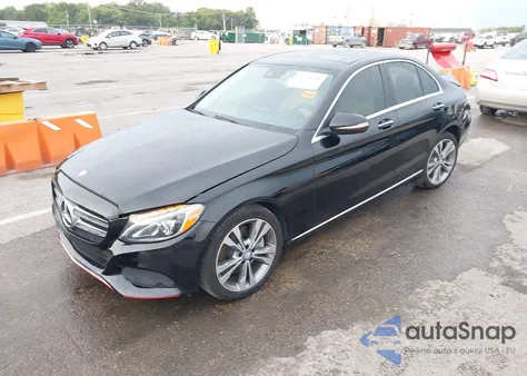 2017 Mercedes-Benz C 300 из США, поврежденный, VIN 55SWF4JB2HU197328